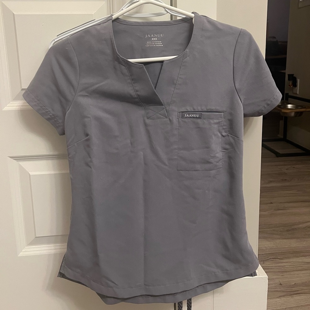 Jaanuu Scrub Set
